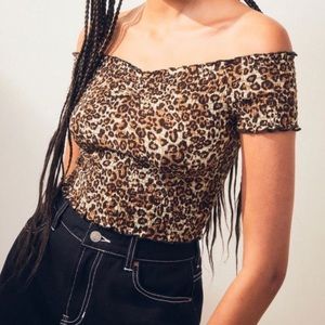 KENDALL & KYLIE CHEETAH OFF SHOULDER CROP TOP SIZE LARGE